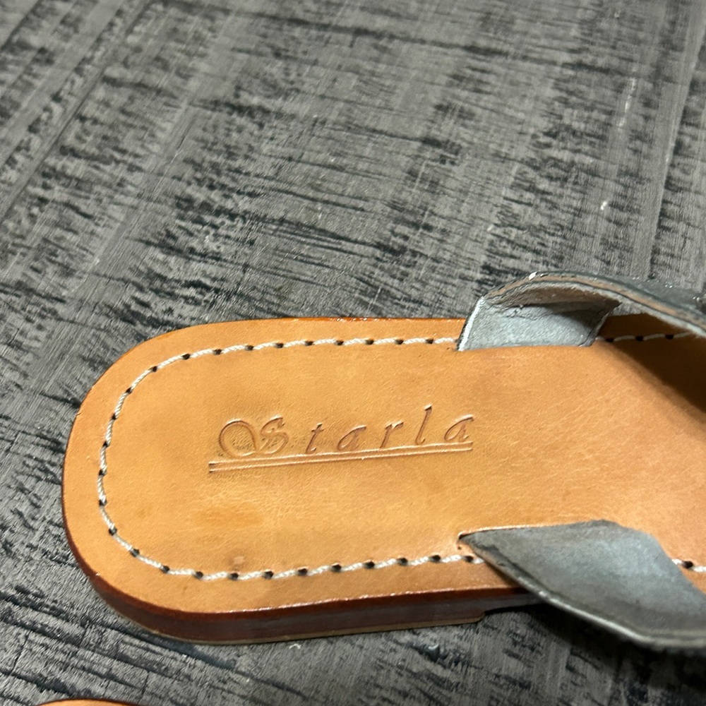 Elegant Silver Rhinestone Sandals - Picture 4 of 10